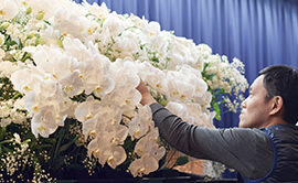 キャリア20年以上のスタッフが装飾